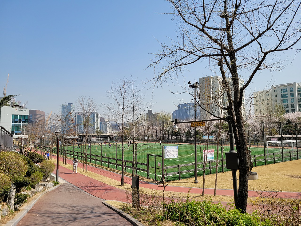 并探讨他的 并探讨他的